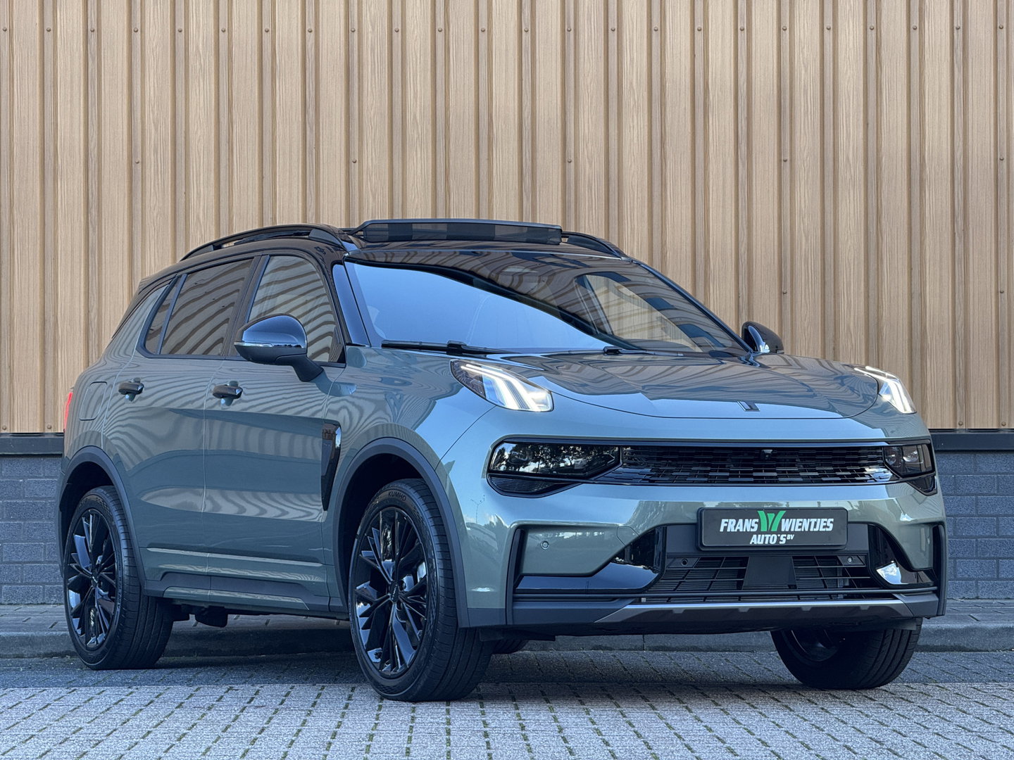 Lynk & Co 01 1.5 More | Panoramadak | Leder | 360° Camera | 20" Lichtmetaal | Infinity | Sfeerverlichtinig | Stuurverwarming | Elektrische Bestuurdersstoel | Stoelverwarming | Apple Carplay | Android Auto |