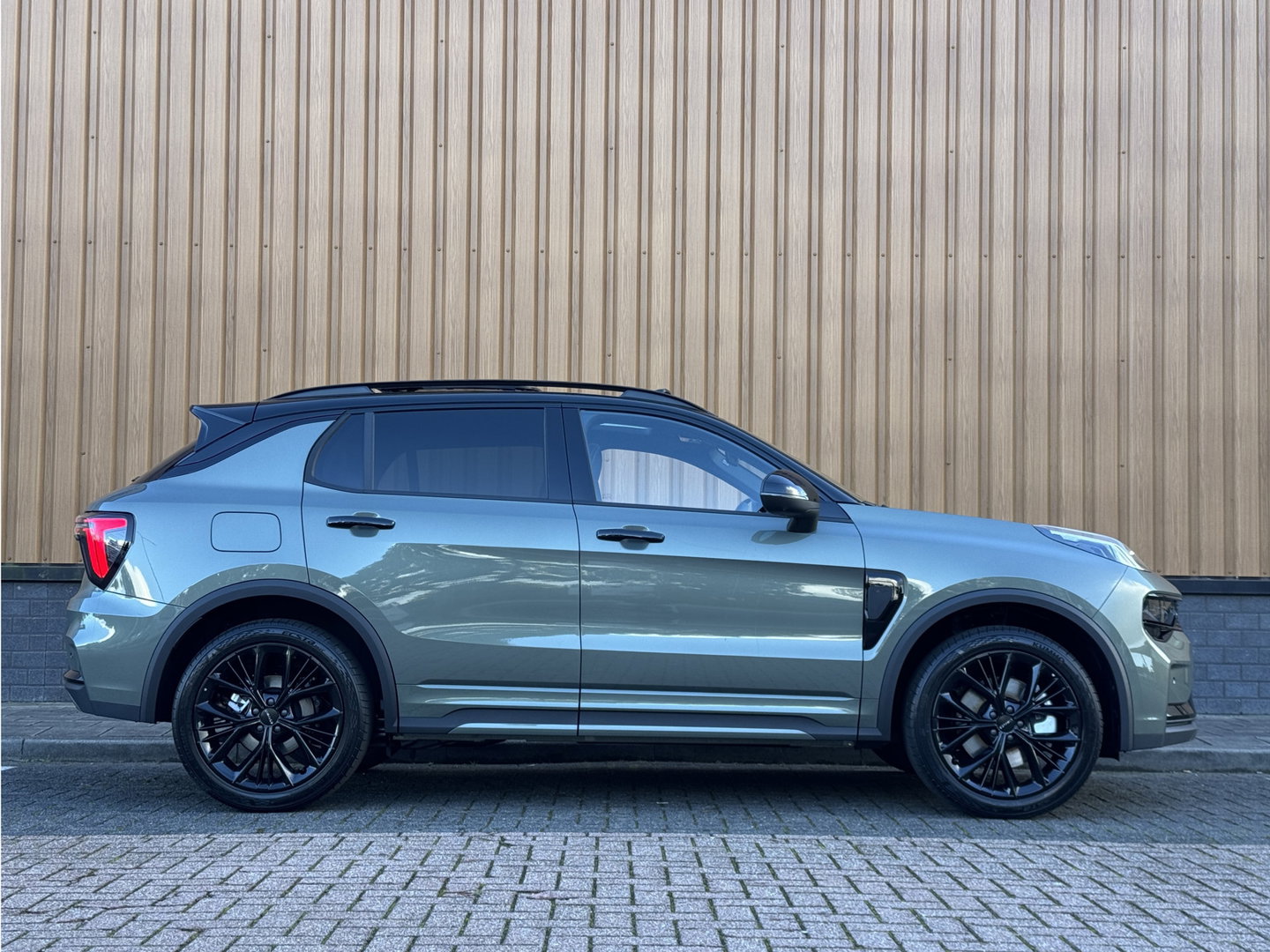 Lynk & Co 01 1.5 More | Panoramadak | Leder | 360° Camera | 20" Lichtmetaal | Infinity | Sfeerverlichtinig | Stuurverwarming | Elektrische Bestuurdersstoel | Stoelverwarming | Apple Carplay | Android Auto |