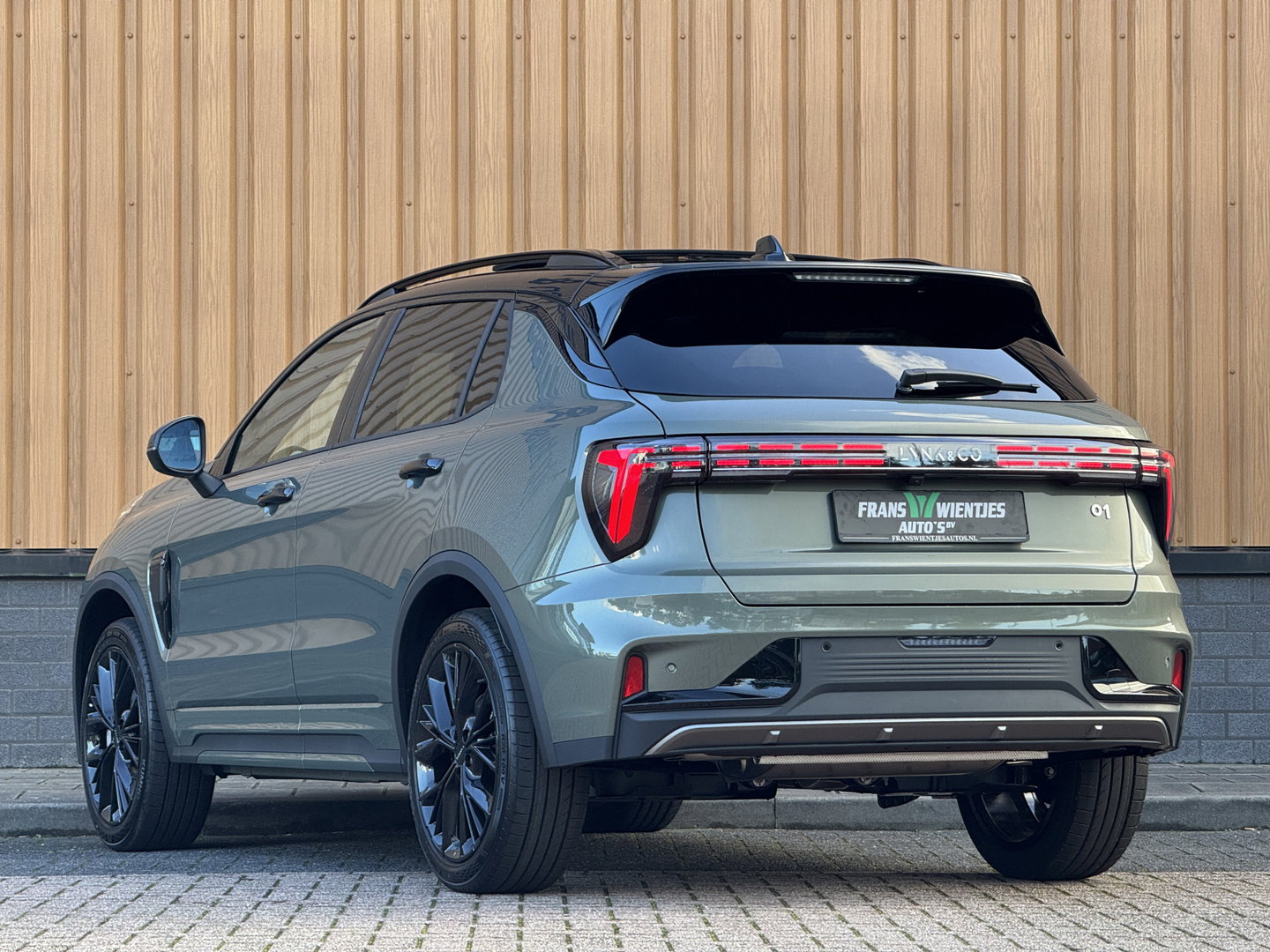Lynk & Co 01 1.5 More | Panoramadak | Leder | 360° Camera | 20" Lichtmetaal | Infinity | Sfeerverlichtinig | Stuurverwarming | Elektrische Bestuurdersstoel | Stoelverwarming | Apple Carplay | Android Auto |