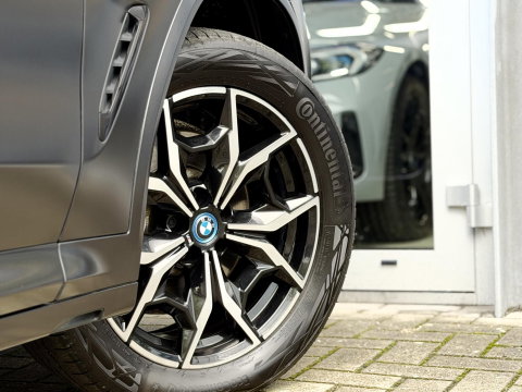 BMW X3 xDrive30e High Ex M-Sport LCI|Leer|Memory|Cam|Uniek: Individual Frozen Deep Grey|