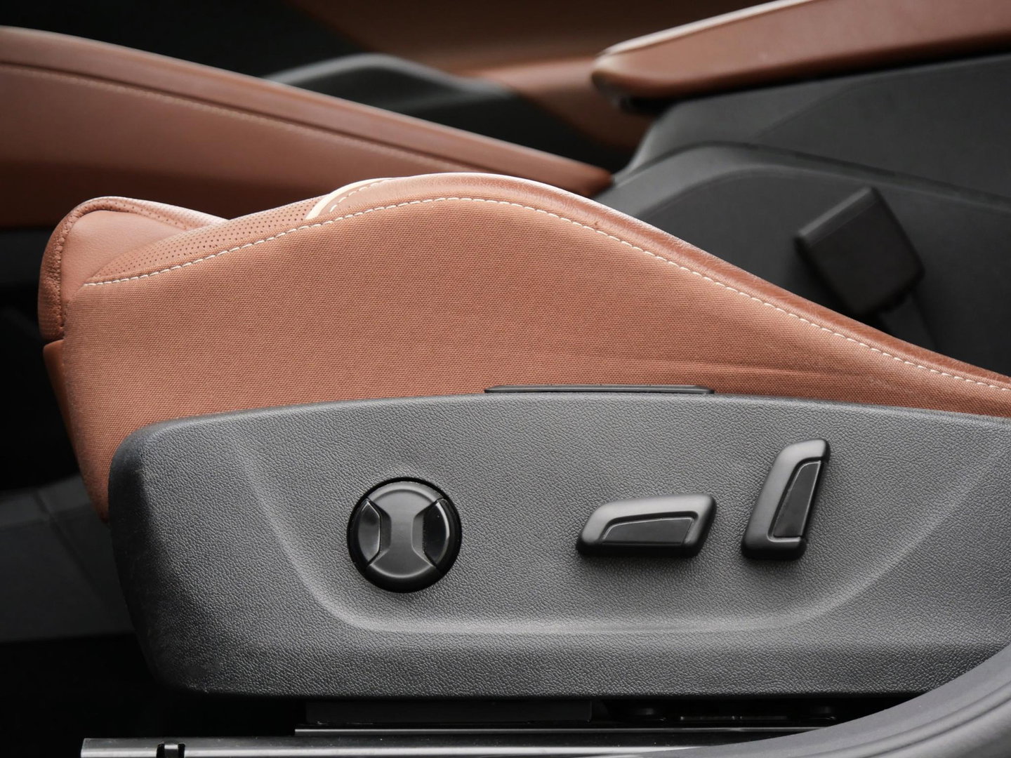 Škoda Enyaq iV 80/ WARMTEPOMP/ LEER/ ADAPTIVE/ TREKHAAK/ HEAD-UP/ SIDE ASSIST/ SOH 95%