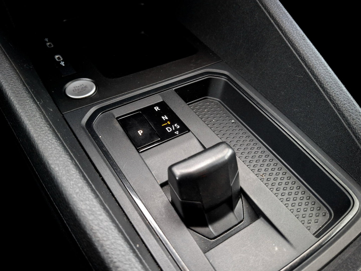 Volkswagen Caddy Cargo 2.0 TDI BUMPERPAKKET | CAMERA | AUT | LED | LEDER | SENSOREN VOOR + ACHTER