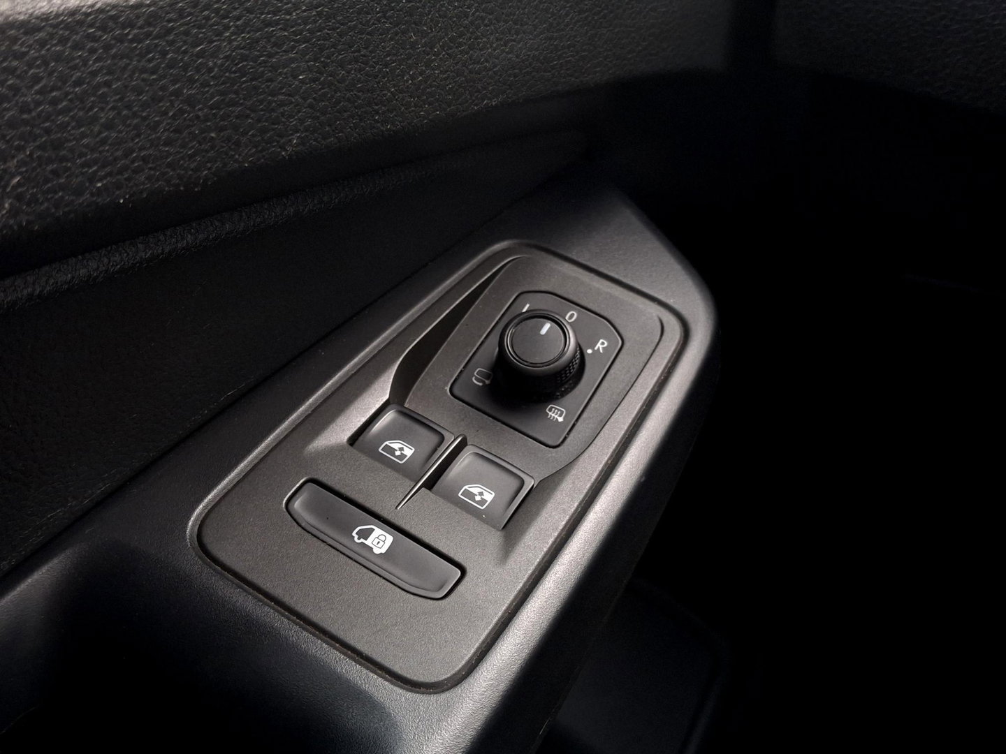 Volkswagen Caddy Cargo 2.0 TDI BUMPERPAKKET | CAMERA | AUT | LED | LEDER | SENSOREN VOOR + ACHTER