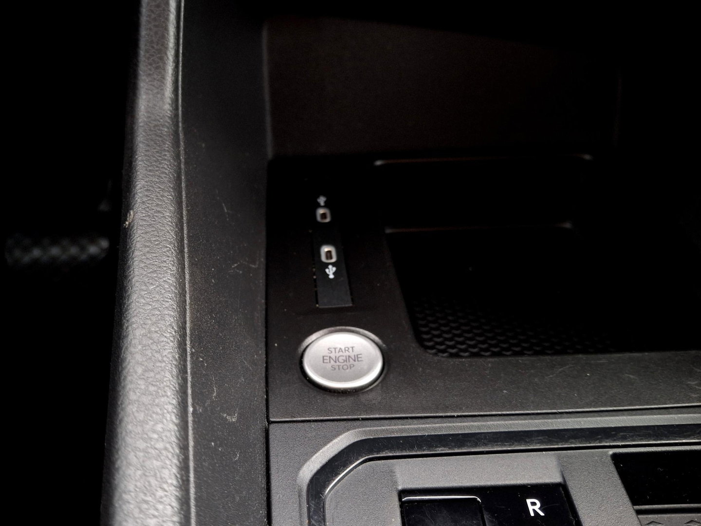 Volkswagen Caddy Cargo 2.0 TDI BUMPERPAKKET | CAMERA | AUT | LED | LEDER | SENSOREN VOOR + ACHTER