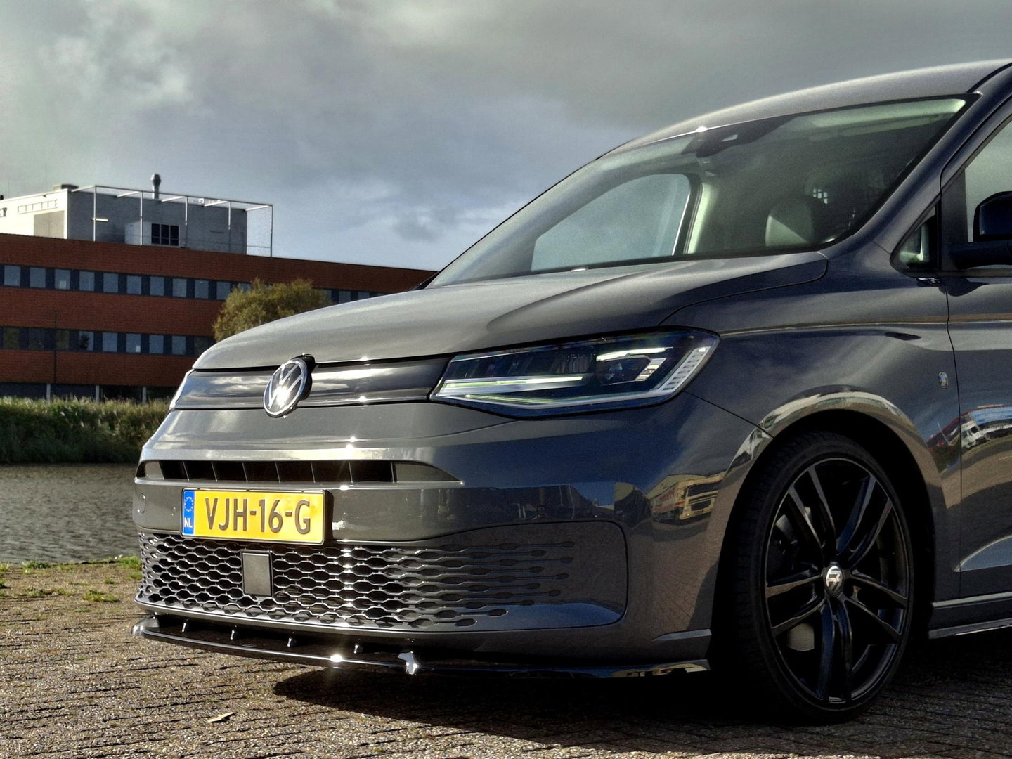 Volkswagen Caddy Cargo 2.0 TDI BUMPERPAKKET | CAMERA | AUT | LED | LEDER | SENSOREN VOOR + ACHTER