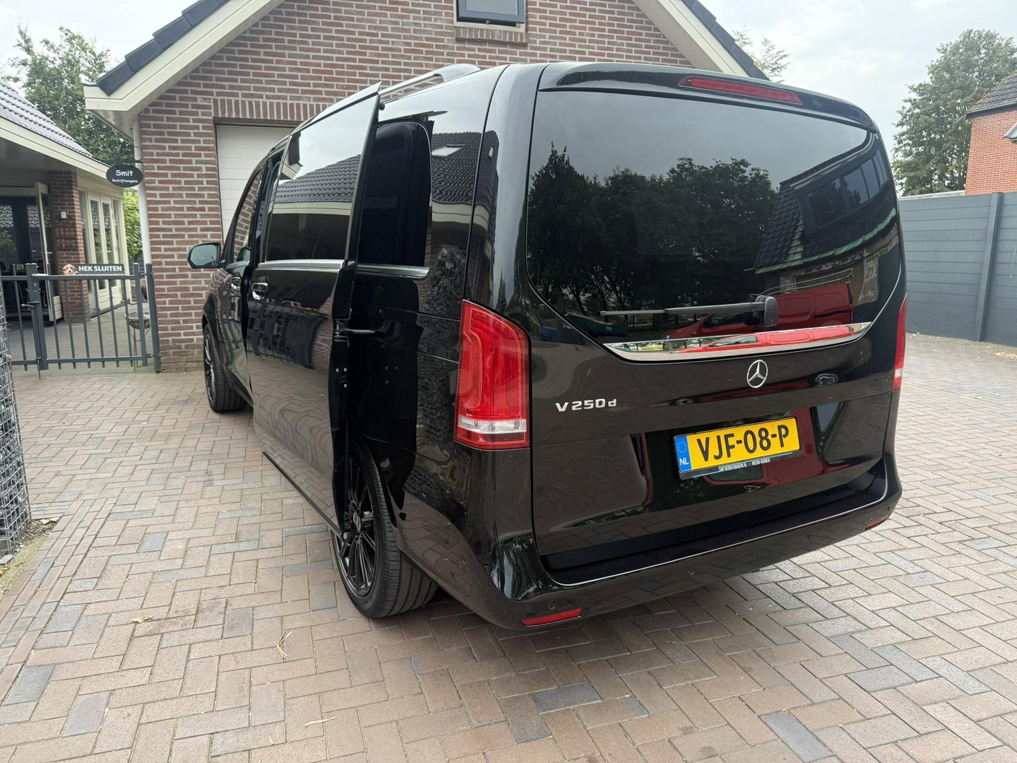 Mercedes-Benz V-Klasse 250d Extra Lang DC Edition 190 pk