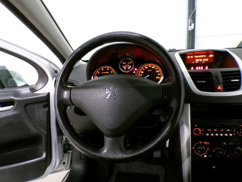 Peugeot 207 1.4 VTi Access "Origineel NL!" Trekhaak Airco 4-Seizoenen banden Cruise-control Elektrische ramen Lichtmetalen-velgen