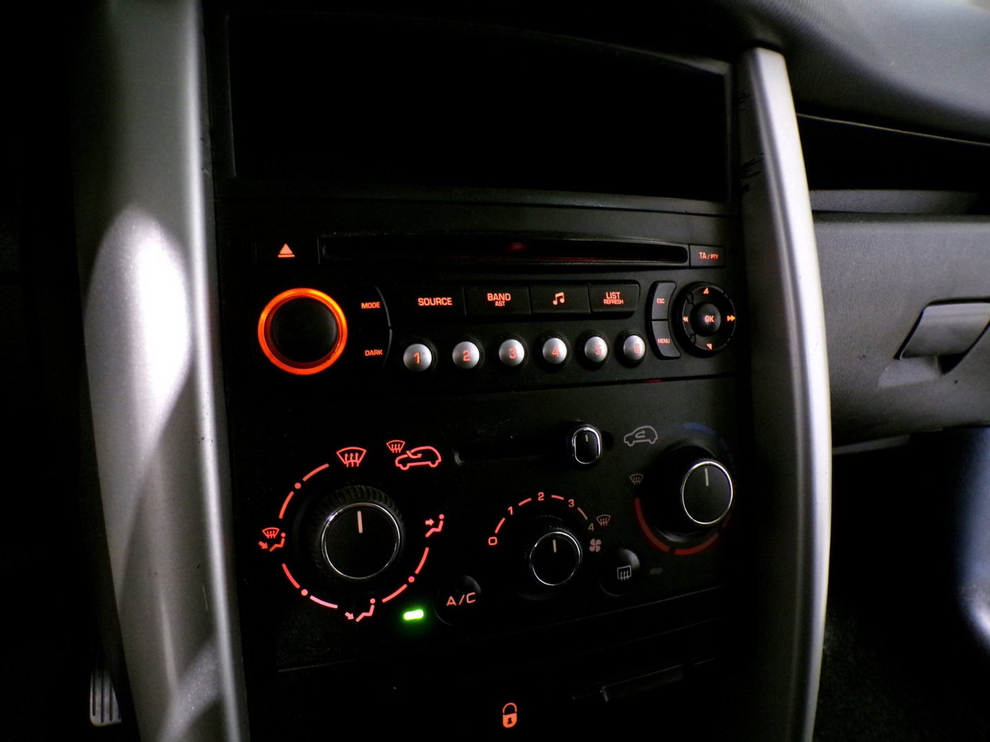 Peugeot 207 1.4 VTi Access "Origineel NL!" Trekhaak Airco 4-Seizoenen banden Cruise-control Elektrische ramen Lichtmetalen-velgen