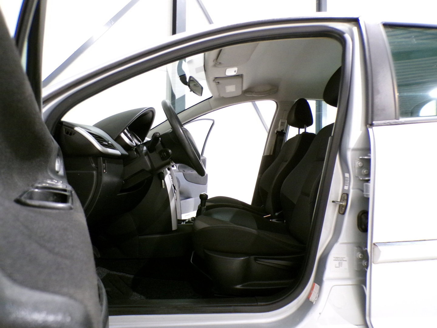 Peugeot 207 1.4 VTi Access "Origineel NL!" Trekhaak Airco 4-Seizoenen banden Cruise-control Elektrische ramen Lichtmetalen-velgen