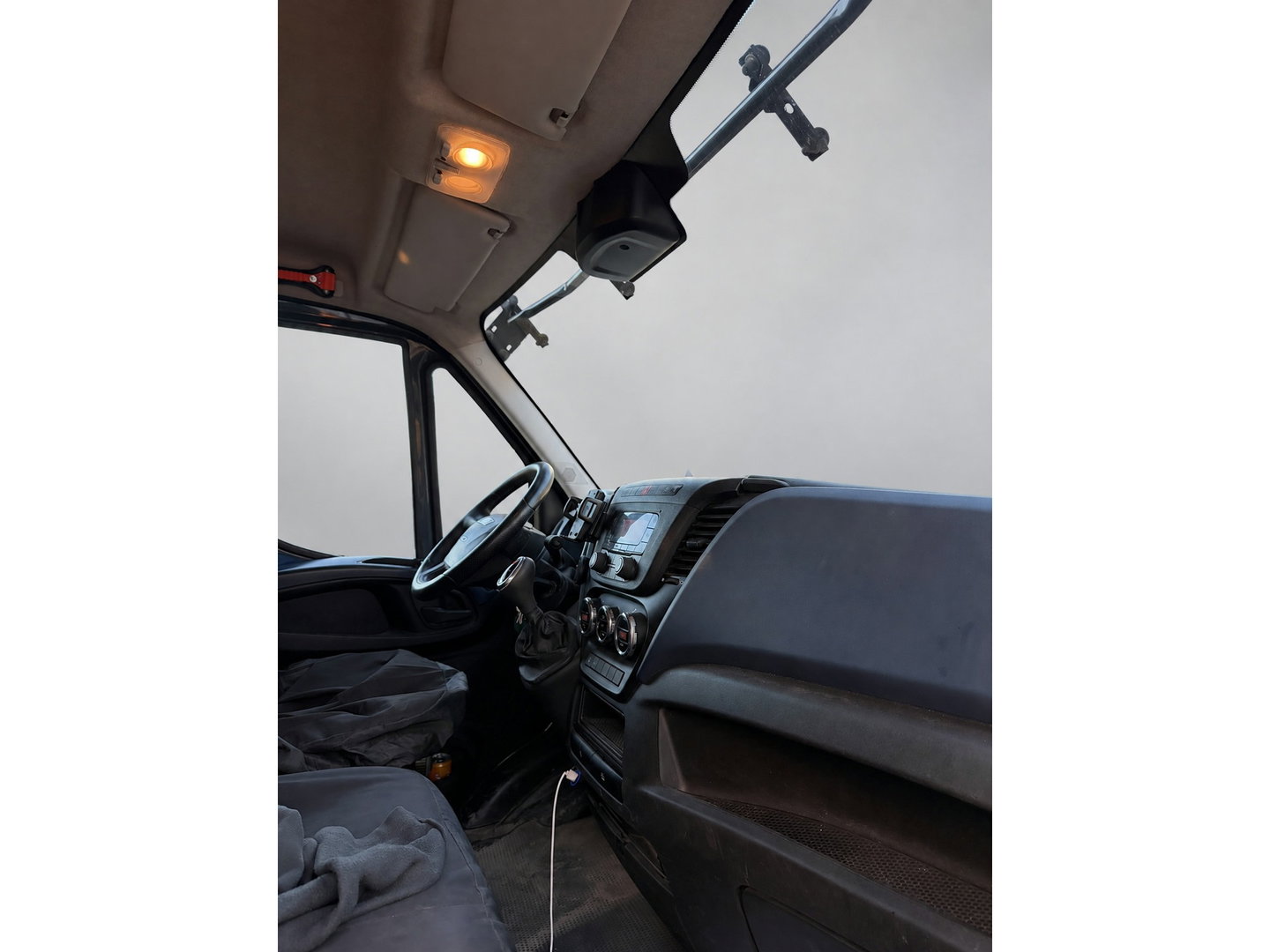 Iveco Daily 35S14V 2.3 L2H1 Edition Cruise, Airco, 3500kg Trekhaak, Radio, Clima, EURO6, Uniek!