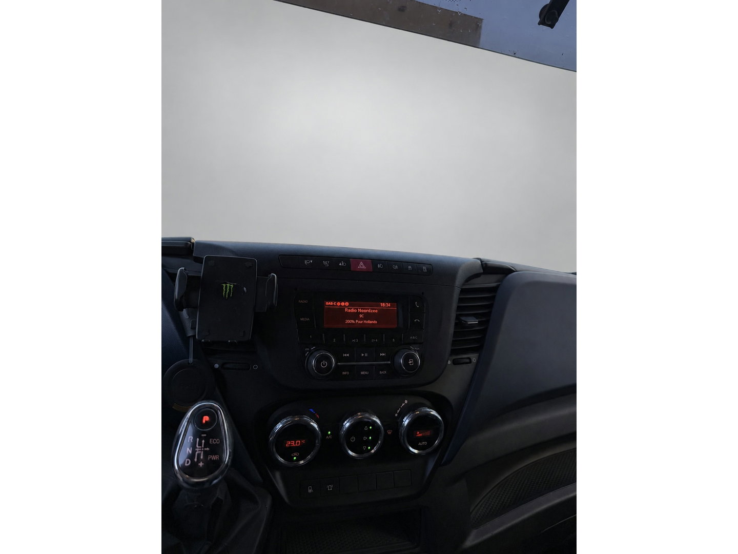 Iveco Daily 35S14V 2.3 L2H1 Edition Cruise, Airco, 3500kg Trekhaak, Radio, Clima, EURO6, Uniek!