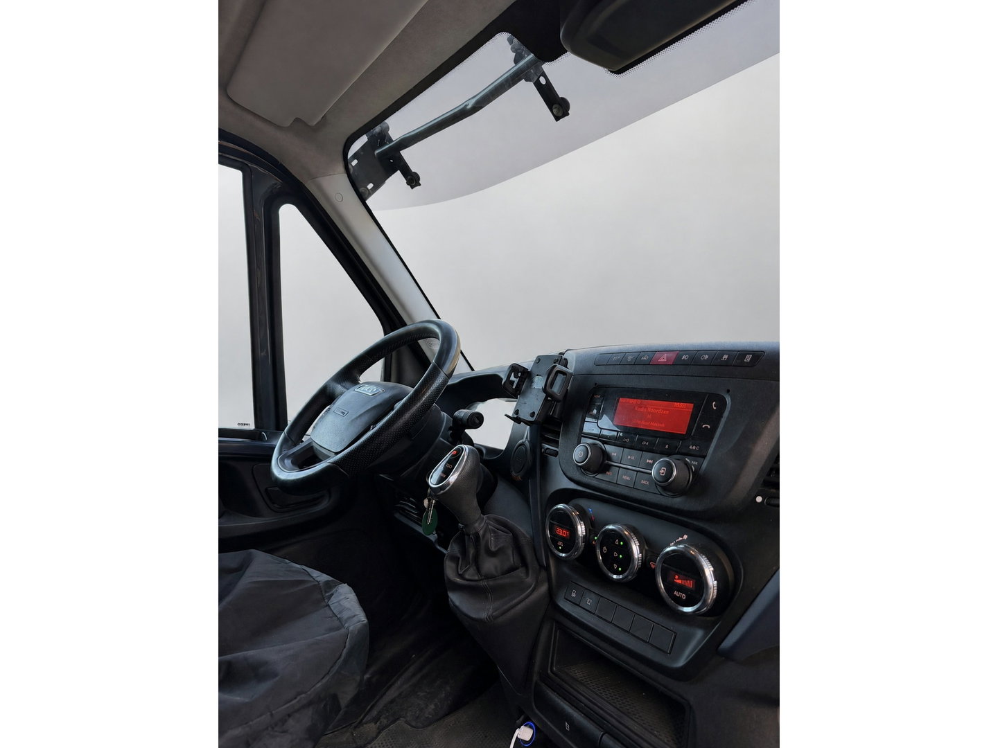 Iveco Daily 35S14V 2.3 L2H1 Edition Cruise, Airco, 3500kg Trekhaak, Radio, Clima, EURO6, Uniek!