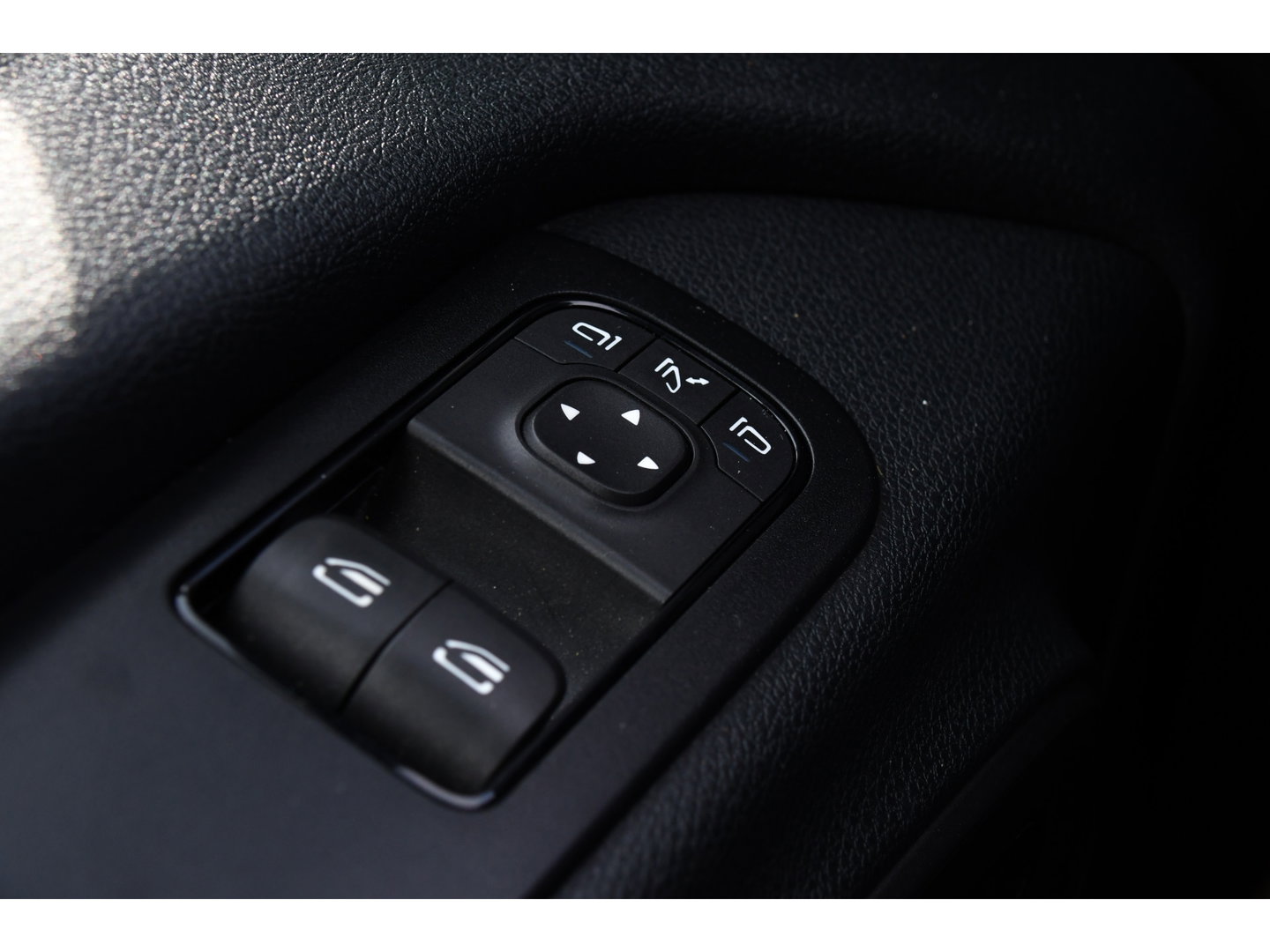 Mercedes-Benz Sprinter 316 RWD 2.2 CDI L2H2 Black Edition Adaptieve Cruise, 360 Camera, Carplay, LED, Stoelverwarming, Trekhaak, Sensoren, Automaat, Uniek!