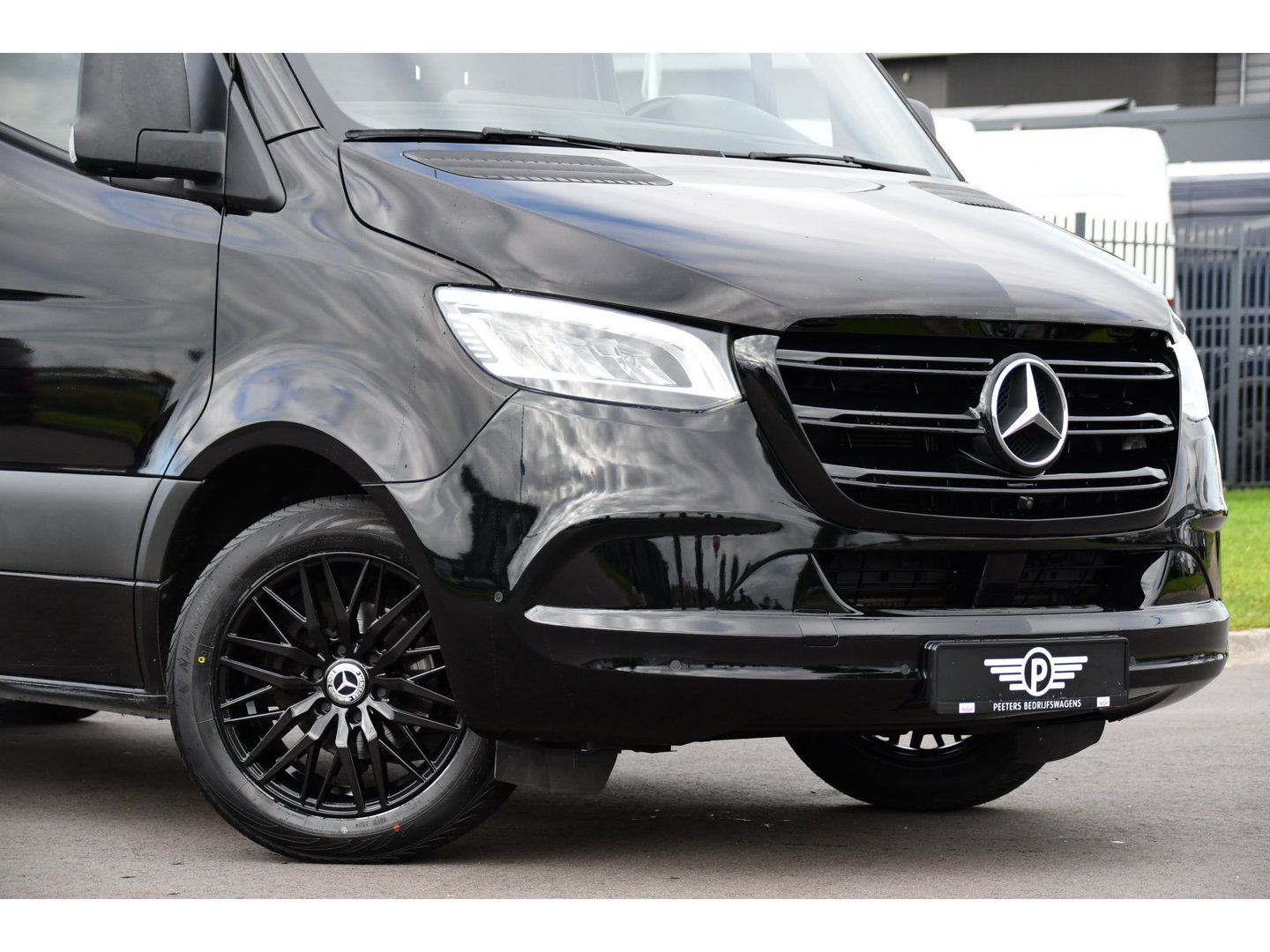 Mercedes-Benz Sprinter 316 RWD 2.2 CDI L2H2 Black Edition Adaptieve Cruise, 360 Camera, Carplay, LED, Stoelverwarming, Trekhaak, Sensoren, Automaat, Uniek!