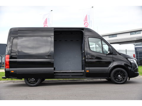 Mercedes-Benz Sprinter 316 RWD 2.2 CDI L2H2 Black Edition Adaptieve Cruise, 360 Camera, Carplay, LED, Stoelverwarming, Trekhaak, Sensoren, Automaat, Uniek!