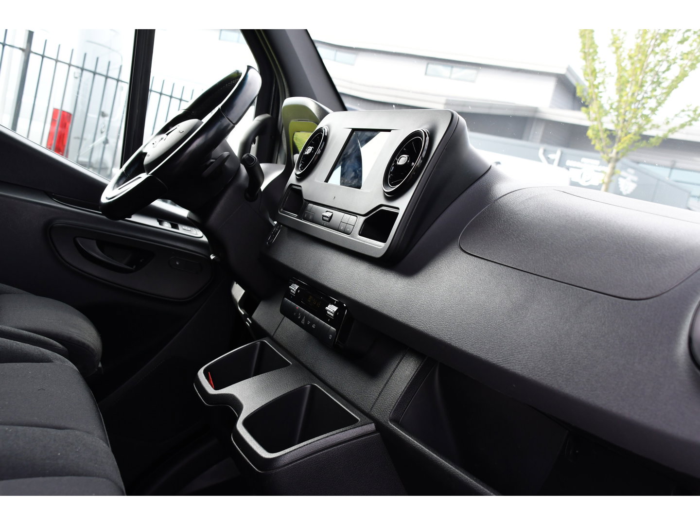 Mercedes-Benz Sprinter 316 RWD 2.2 CDI L2H2 Black Edition Adaptieve Cruise, 360 Camera, Carplay, LED, Stoelverwarming, Trekhaak, Sensoren, Automaat, Uniek!