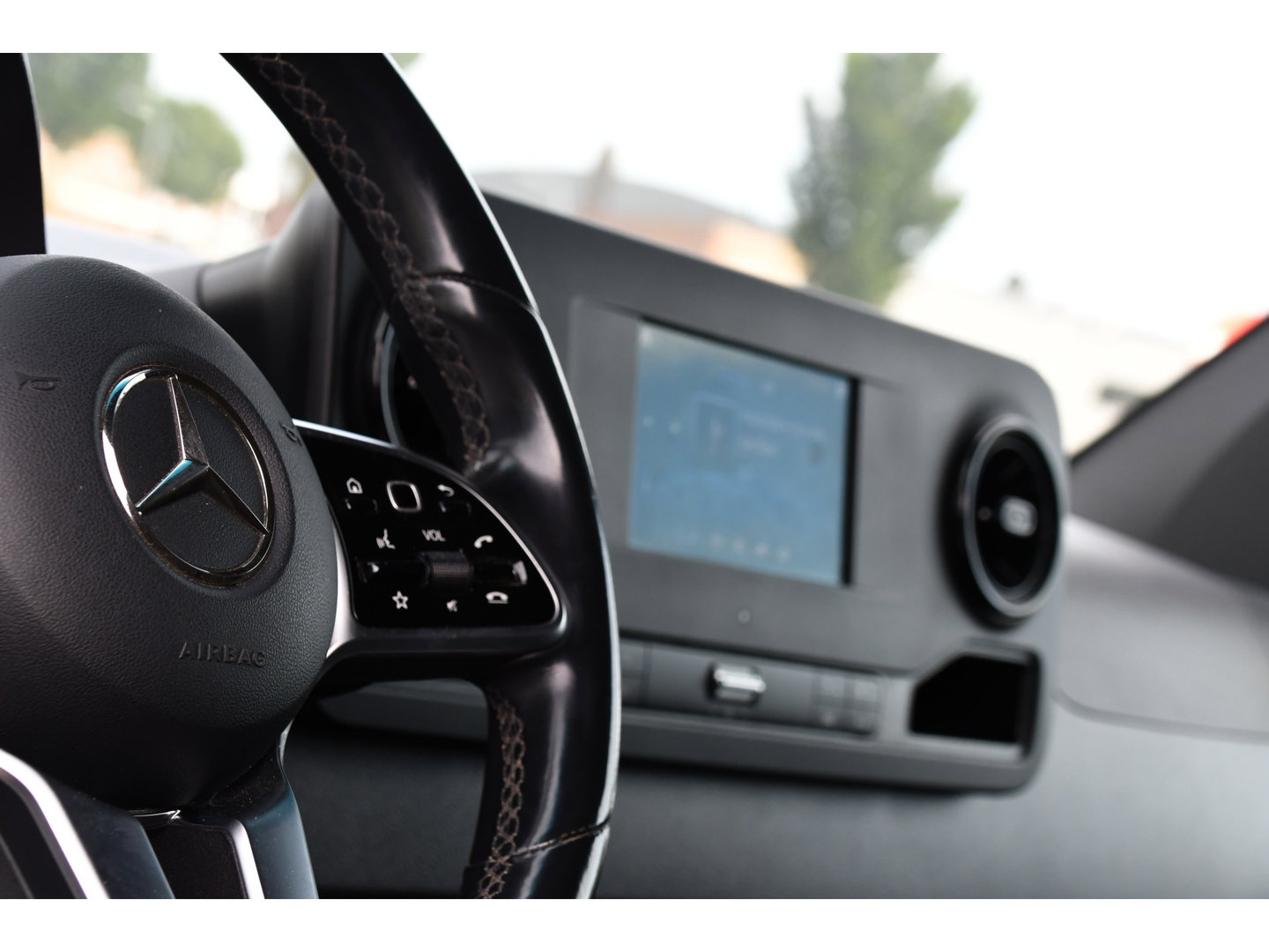 Mercedes-Benz Sprinter 316 RWD 2.2 CDI L2H2 Black Edition Adaptieve Cruise, 360 Camera, Carplay, LED, Stoelverwarming, Trekhaak, Sensoren, Automaat, Uniek!