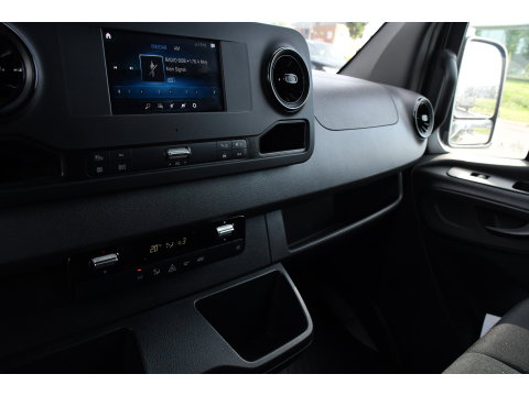 Mercedes-Benz Sprinter 316 RWD 2.2 CDI L2H2 Black Edition Adaptieve Cruise, 360 Camera, Carplay, LED, Stoelverwarming, Trekhaak, Sensoren, Automaat, Uniek!