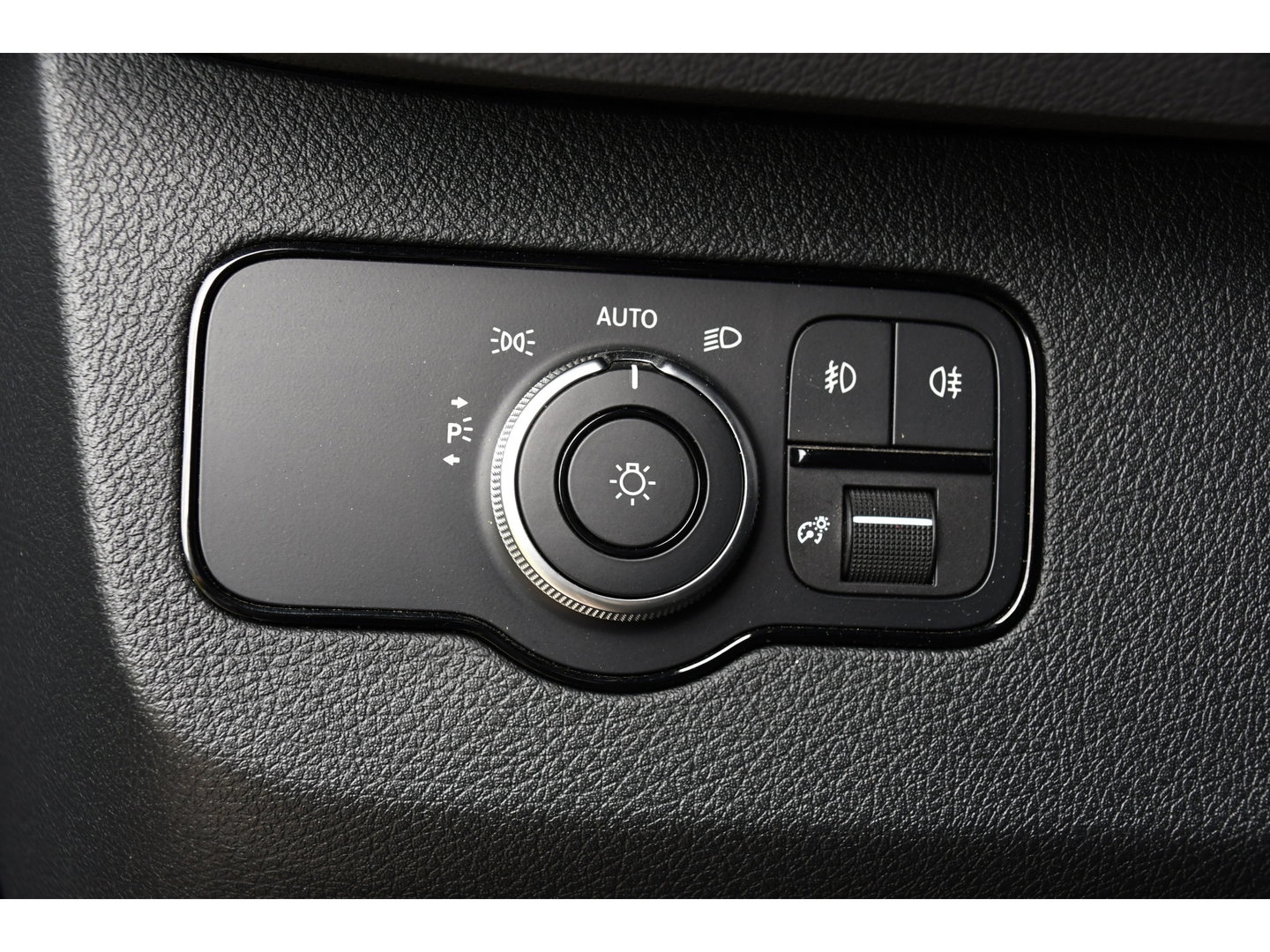 Mercedes-Benz Sprinter 316 RWD 2.2 CDI L2H2 Black Edition Adaptieve Cruise, 360 Camera, Carplay, LED, Stoelverwarming, Trekhaak, Sensoren, Automaat, Uniek!