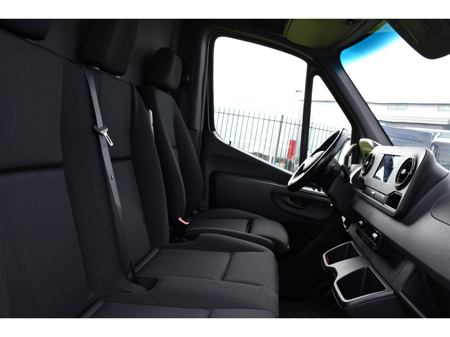 Mercedes-Benz Sprinter 316 RWD 2.2 CDI L2H2 Black Edition Adaptieve Cruise, 360 Camera, Carplay, LED, Stoelverwarming, Trekhaak, Sensoren, Automaat, Uniek!