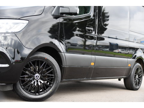 Mercedes-Benz Sprinter 316 RWD 2.2 CDI L2H2 Black Edition Adaptieve Cruise, 360 Camera, Carplay, LED, Stoelverwarming, Trekhaak, Sensoren, Automaat, Uniek!