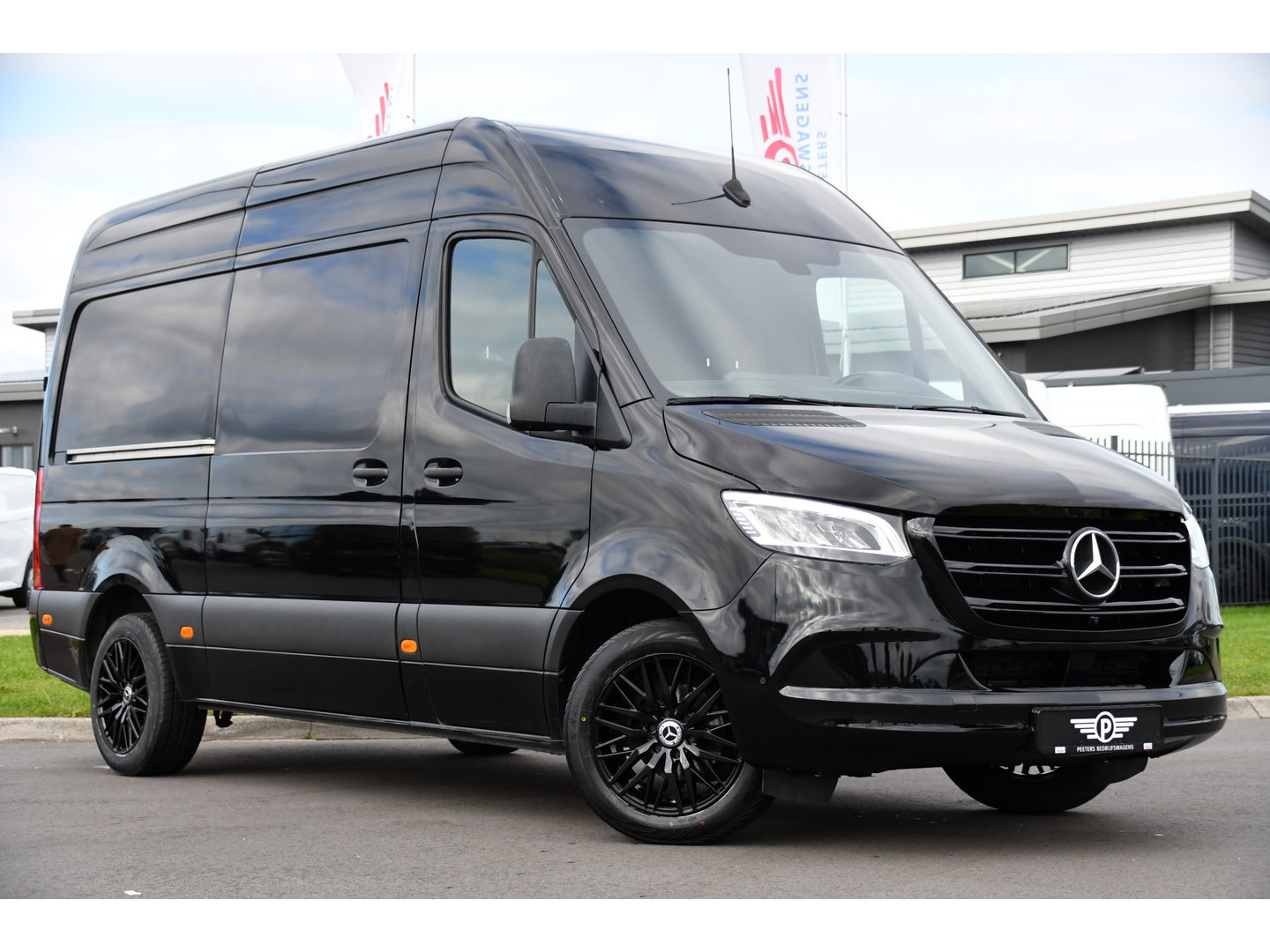 Mercedes-Benz Sprinter 316 RWD 2.2 CDI L2H2 Black Edition Adaptieve Cruise, 360 Camera, Carplay, LED, Stoelverwarming, Trekhaak, Sensoren, Automaat, Uniek!
