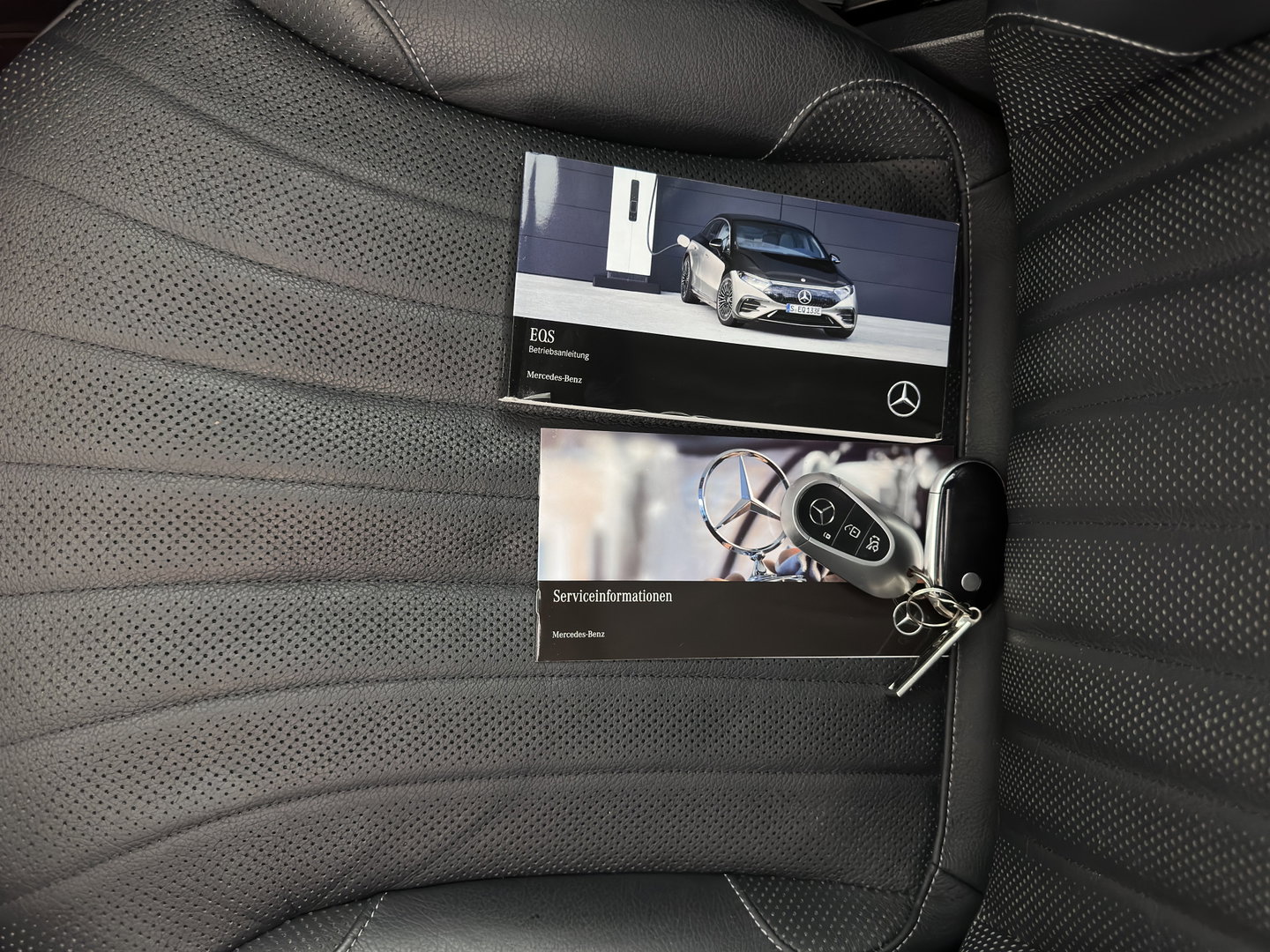 Mercedes-Benz EQS 450+ Luxury Line 108 kWh (3-Fase-22kW) (INCL-BTW) Aut. *PANO | HEAD-UP | LEATHER | FULL-LED | BURMESTER | MEMORY-PACK | ADAPTIVE-CRUISE | BLIND-SPOT | TOP-VIEW | HEATED-COMFORTSEATS | DIGI-COCKPIT | AMBIENT-LIGHT | 20''ALU*