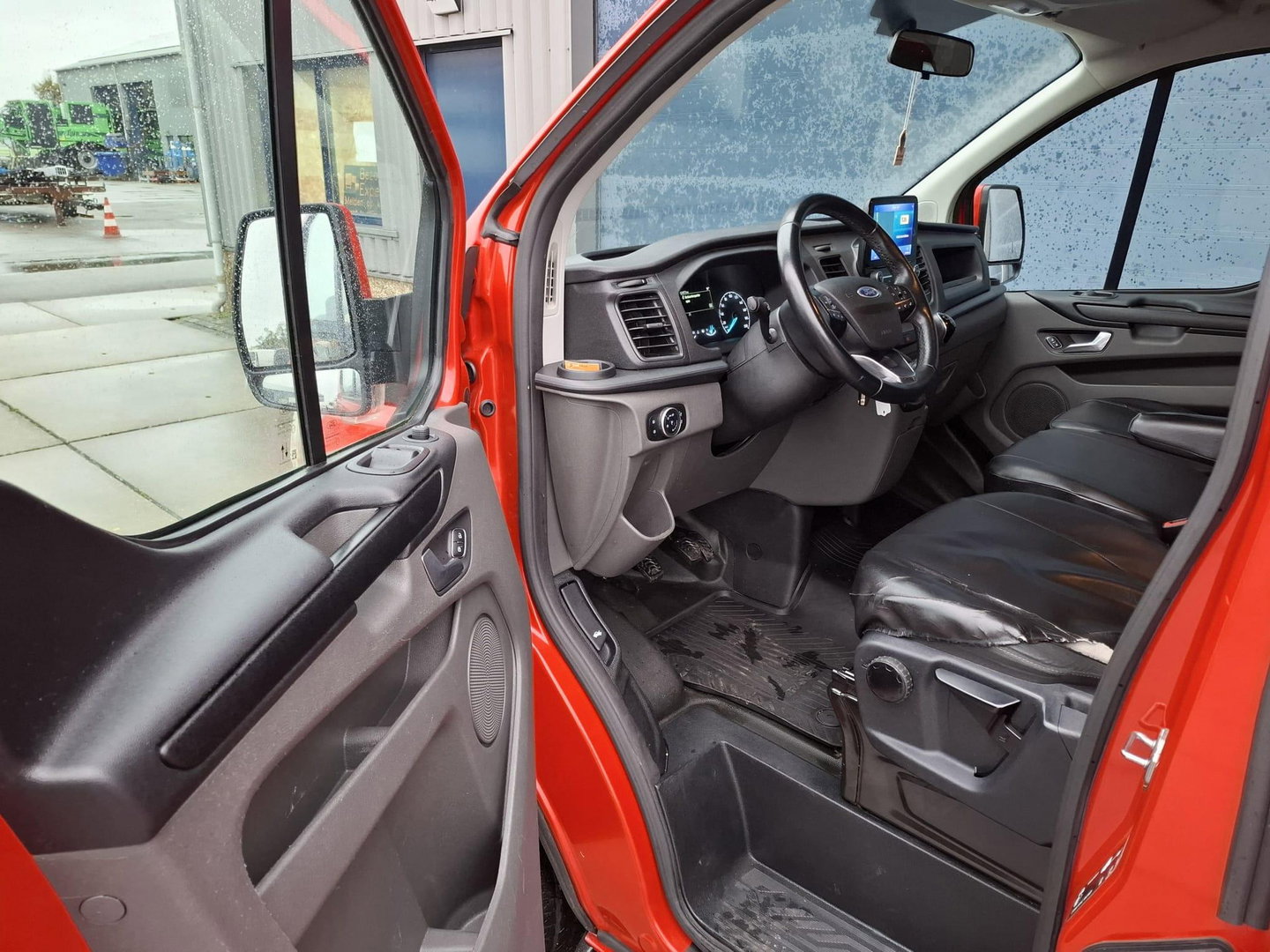 Ford Transit Custom 300 2.0 TDCI L2H1 Trend DC DUBBEL CABINE / AIRCO / CRUISE CONTROLE / TREKHAAK