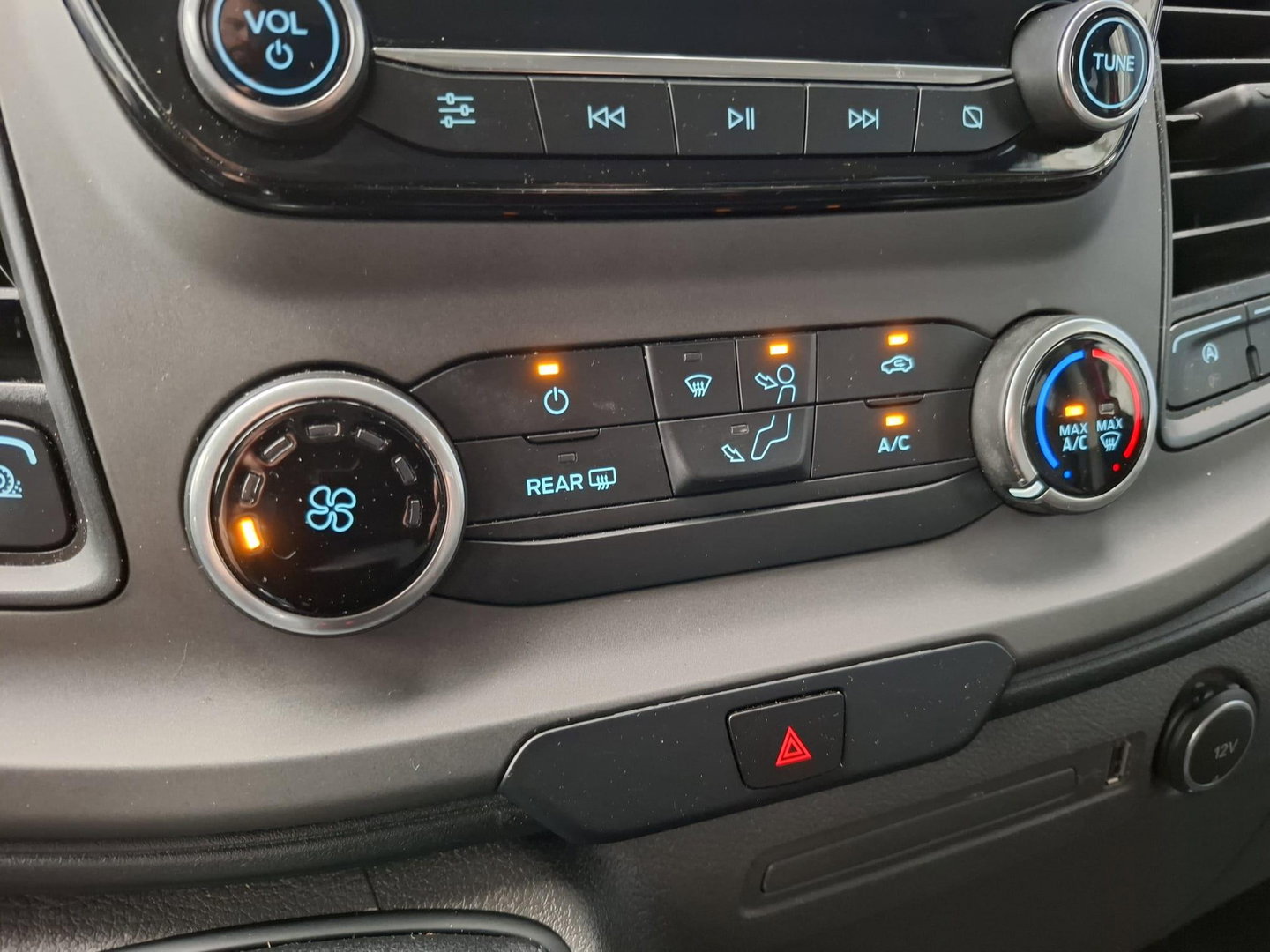 Ford Transit Custom 300 2.0 TDCI L2H1 Trend DC DUBBEL CABINE / AIRCO / CRUISE CONTROLE / TREKHAAK