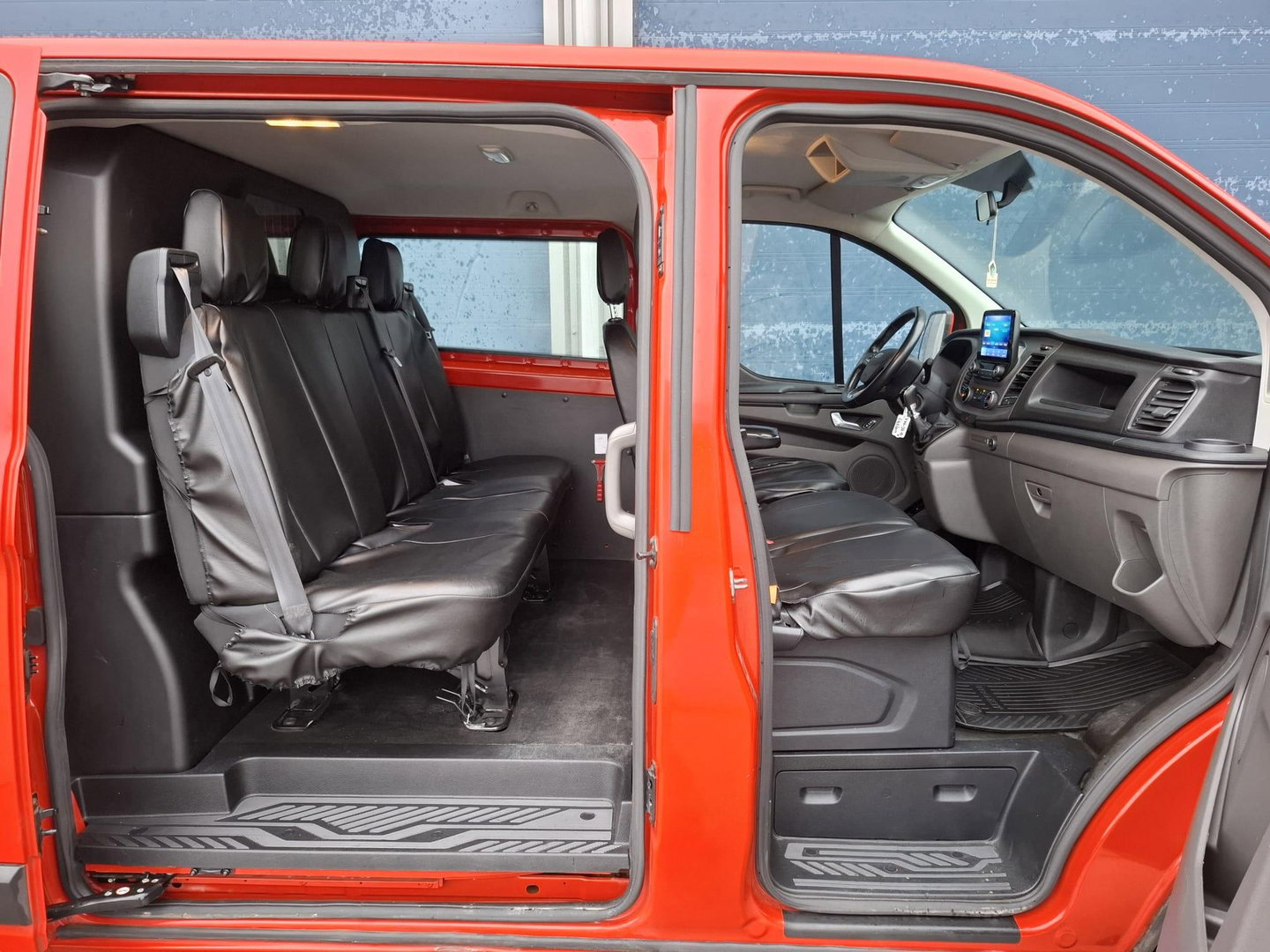 Ford Transit Custom 300 2.0 TDCI L2H1 Trend DC DUBBEL CABINE / AIRCO / CRUISE CONTROLE / TREKHAAK