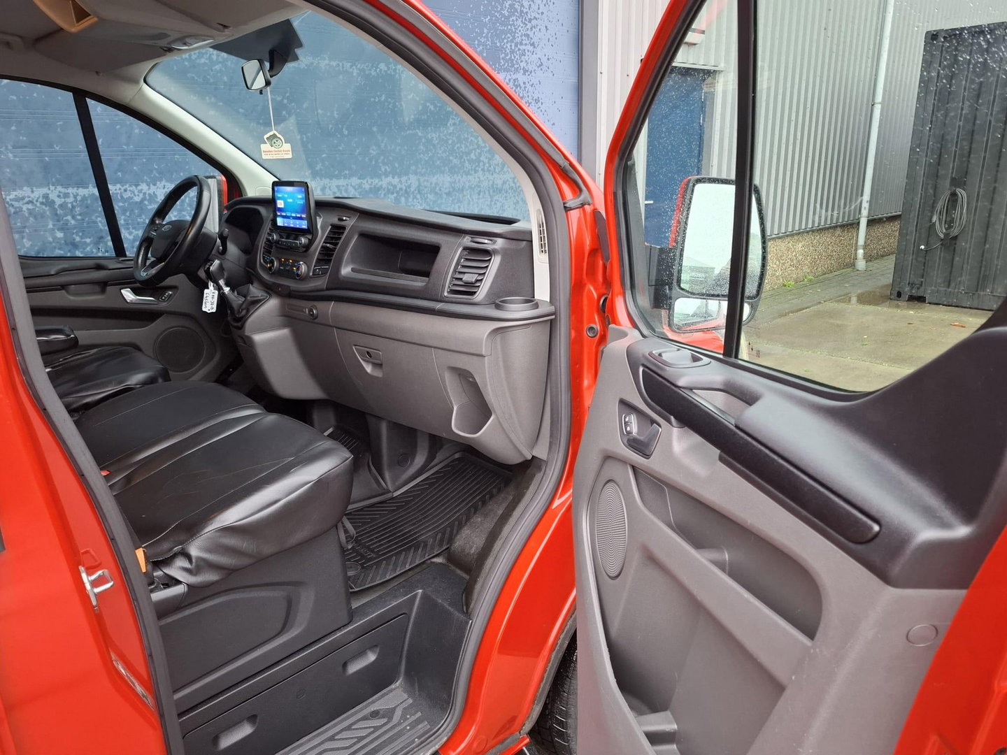 Ford Transit Custom 300 2.0 TDCI L2H1 Trend DC DUBBEL CABINE / AIRCO / CRUISE CONTROLE / TREKHAAK