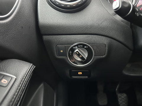 Mercedes-Benz GLA 180 d Lease Edition (INCL-BTW) *LEATHER-FABRIC | XENON | NAVI-FULLMAP | COMFORTSEATS | AIRCO | PDC | CRUISE | 17''ALU*