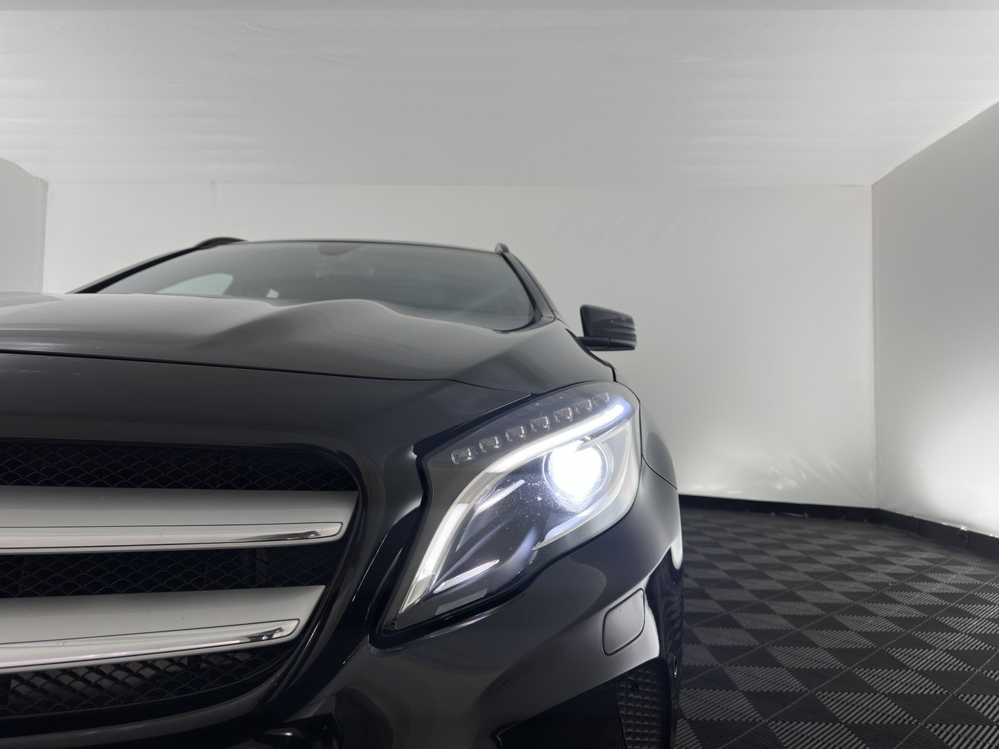 Mercedes-Benz GLA 180 d Lease Edition (INCL-BTW) *LEATHER-FABRIC | XENON | NAVI-FULLMAP | COMFORTSEATS | AIRCO | PDC | CRUISE | 17''ALU*
