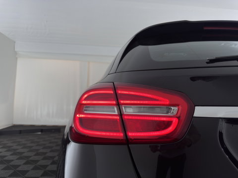 Mercedes-Benz GLA 180 d Lease Edition (INCL-BTW) *LEATHER-FABRIC | XENON | NAVI-FULLMAP | COMFORTSEATS | AIRCO | PDC | CRUISE | 17''ALU*