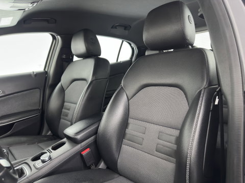 Mercedes-Benz GLA 180 d Lease Edition (INCL-BTW) *LEATHER-FABRIC | XENON | NAVI-FULLMAP | COMFORTSEATS | AIRCO | PDC | CRUISE | 17''ALU*