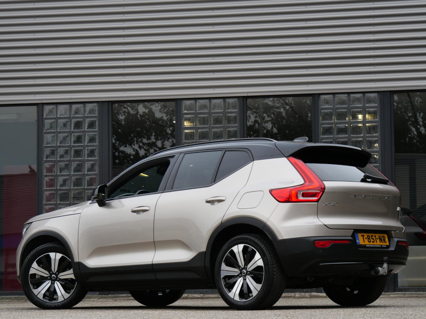 Volvo XC40 70kWh PLUS/ TREKHAAK/ ADAPTIVE CRUISE/ BLIS/ ELEKT. KLEP/ SOH 96%