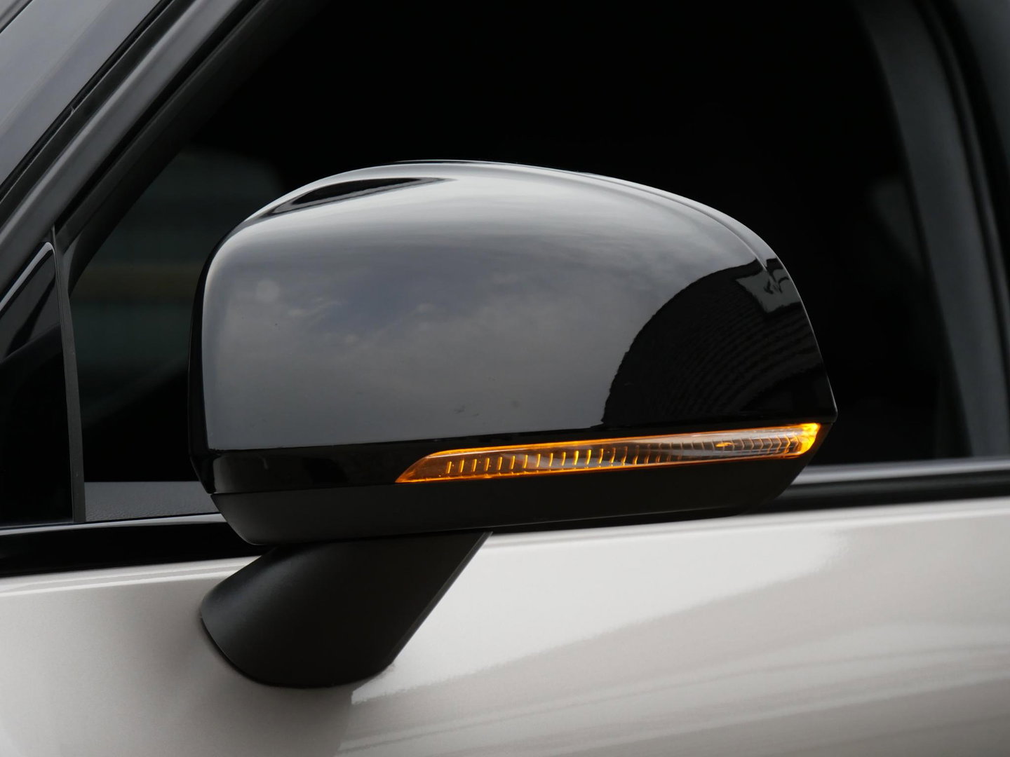 Volvo XC40 70kWh PLUS/ TREKHAAK/ ADAPTIVE CRUISE/ BLIS/ ELEKT. KLEP/ SOH 96%