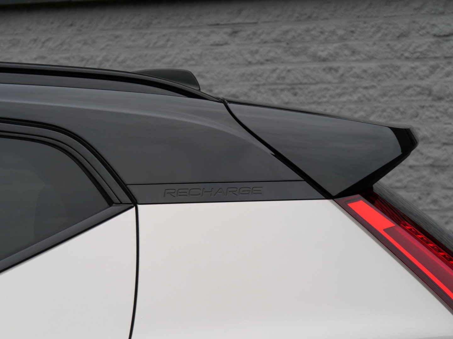 Volvo XC40 70kWh PLUS/ TREKHAAK/ ADAPTIVE CRUISE/ BLIS/ ELEKT. KLEP/ SOH 96%