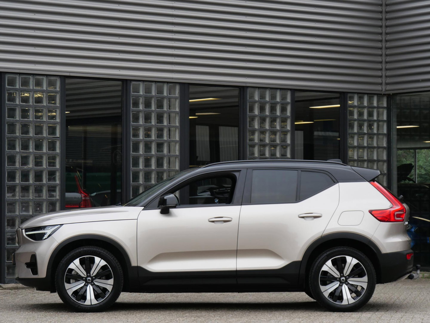 Volvo XC40 70kWh PLUS/ TREKHAAK/ ADAPTIVE CRUISE/ BLIS/ ELEKT. KLEP/ SOH 96%