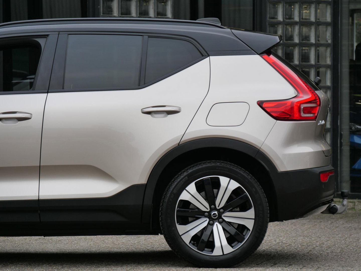 Volvo XC40 70kWh PLUS/ TREKHAAK/ ADAPTIVE CRUISE/ BLIS/ ELEKT. KLEP/ SOH 96%