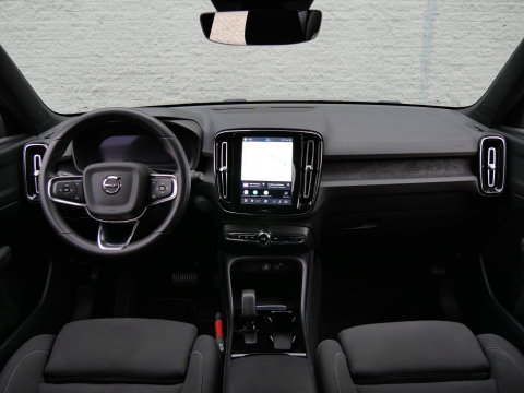 Volvo XC40 70kWh PLUS/ TREKHAAK/ ADAPTIVE CRUISE/ BLIS/ ELEKT. KLEP/ SOH 96%