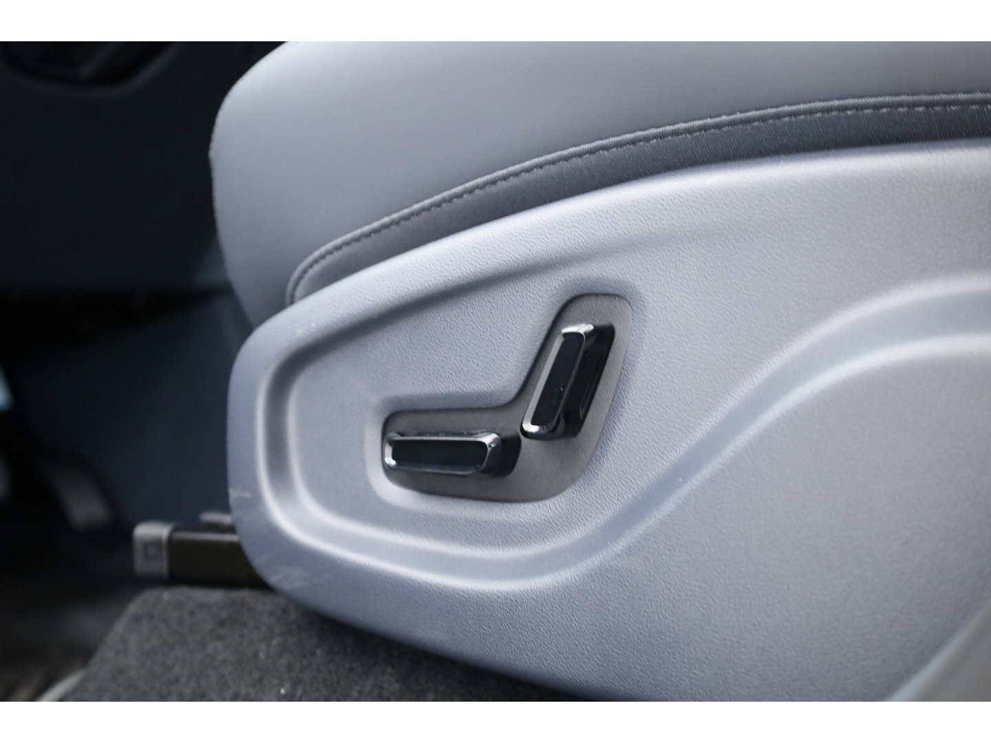 GEELY Starray EM-i 1.5 Max+ | Voorraad! | 29.8 kWh | 136 WLTP | 60 KW snellaadvermogen | 19'' | Flyme | Massage | Pano | Stoelverw. + Ventilatie
