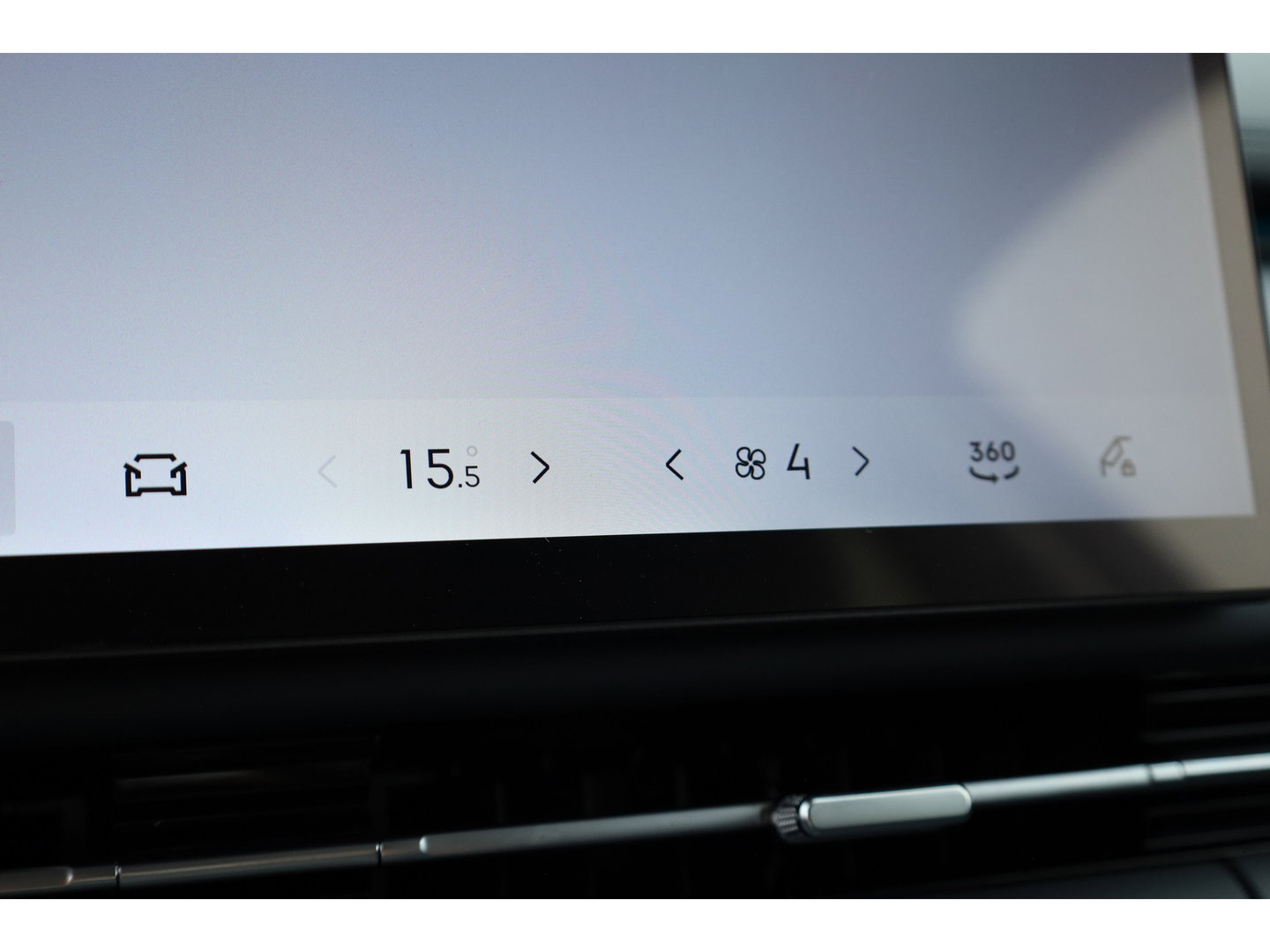 GEELY Starray EM-i 1.5 Max+ | Voorraad! | 29.8 kWh | 136 WLTP | 60 KW snellaadvermogen | 19'' | Flyme | Massage | Pano | Stoelverw. + Ventilatie