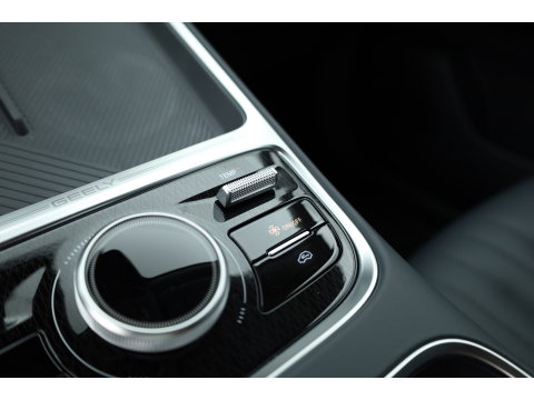 GEELY Starray EM-i 1.5 Max+ | Voorraad! | 29.8 kWh | 136 WLTP | 60 KW snellaadvermogen | 19'' | Flyme | Massage | Pano | Stoelverw. + Ventilatie