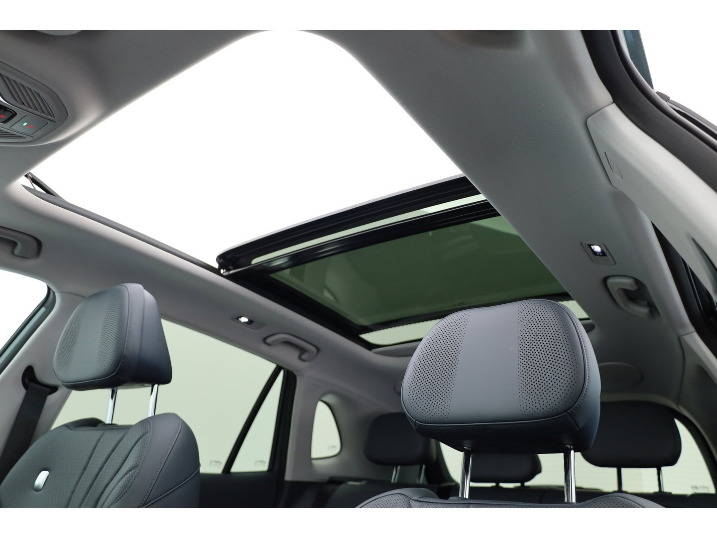 GEELY Starray EM-i 1.5 Max+ | Voorraad! | 29.8 kWh | 136 WLTP | 60 KW snellaadvermogen | 19'' | Flyme | Massage | Pano | Stoelverw. + Ventilatie