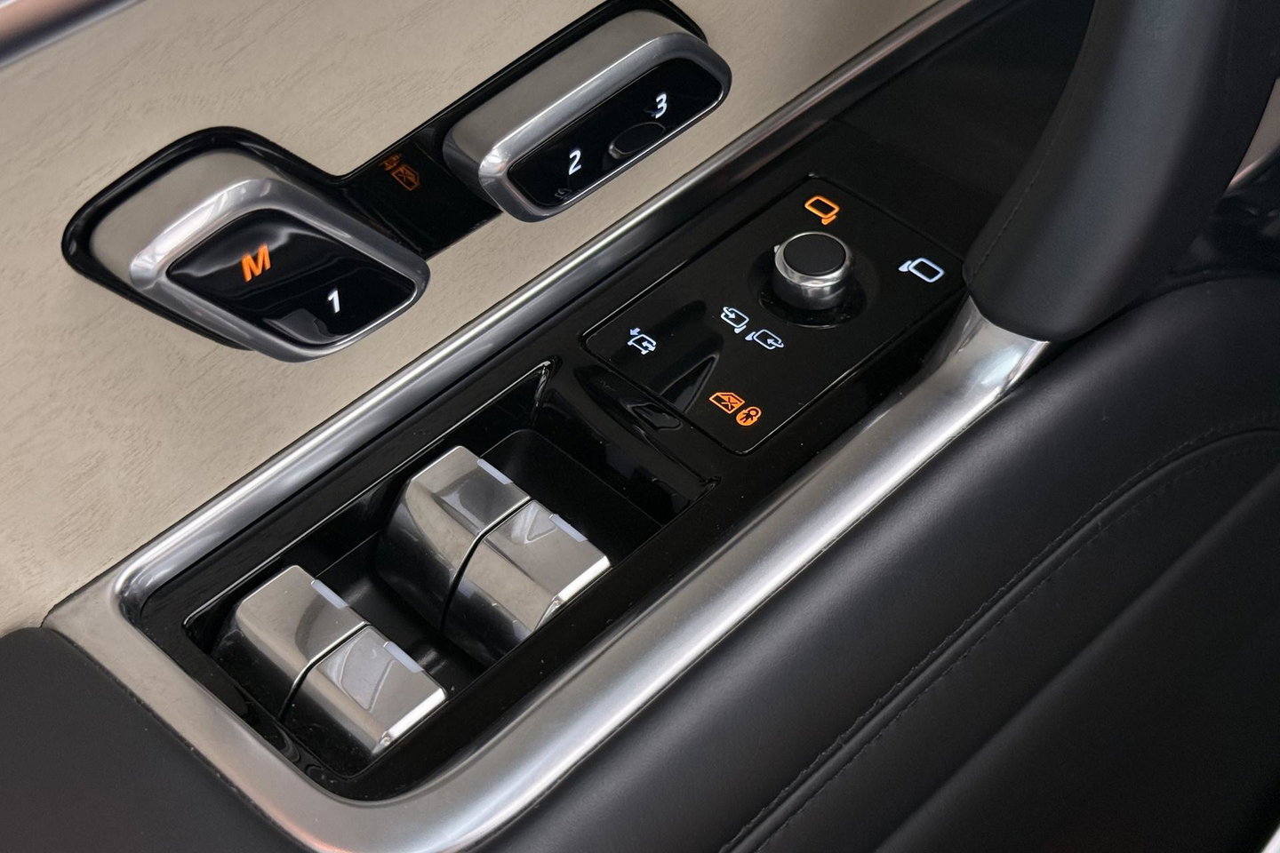 Land Rover Range Rover SV 3.0 P510e SV | Rear Seat Entertainment | Meridian Signature | 23 Inch | Koelbox | ClearSight | Massage