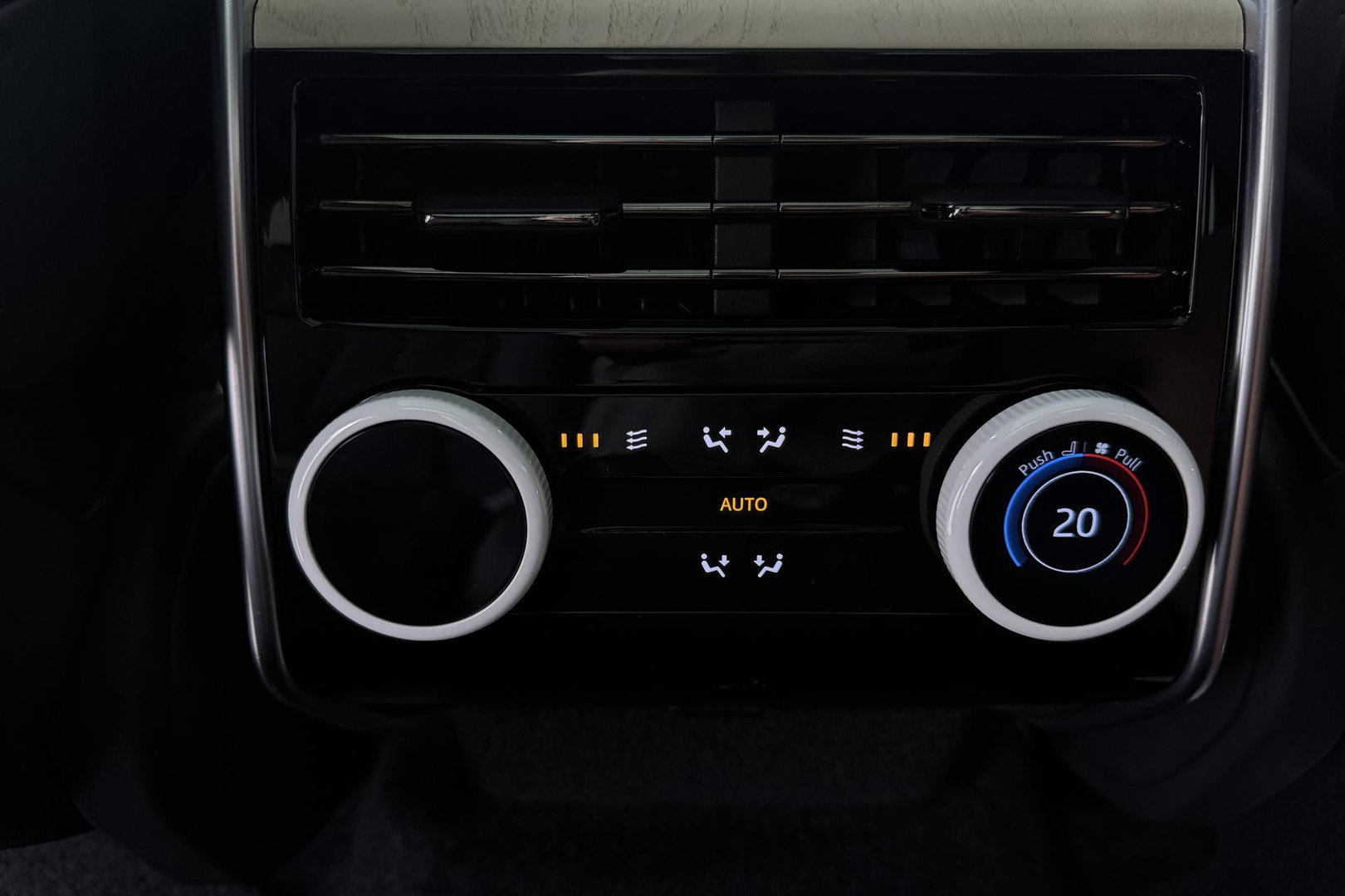 Land Rover Range Rover SV 3.0 P510e SV | Rear Seat Entertainment | Meridian Signature | 23 Inch | Koelbox | ClearSight | Massage