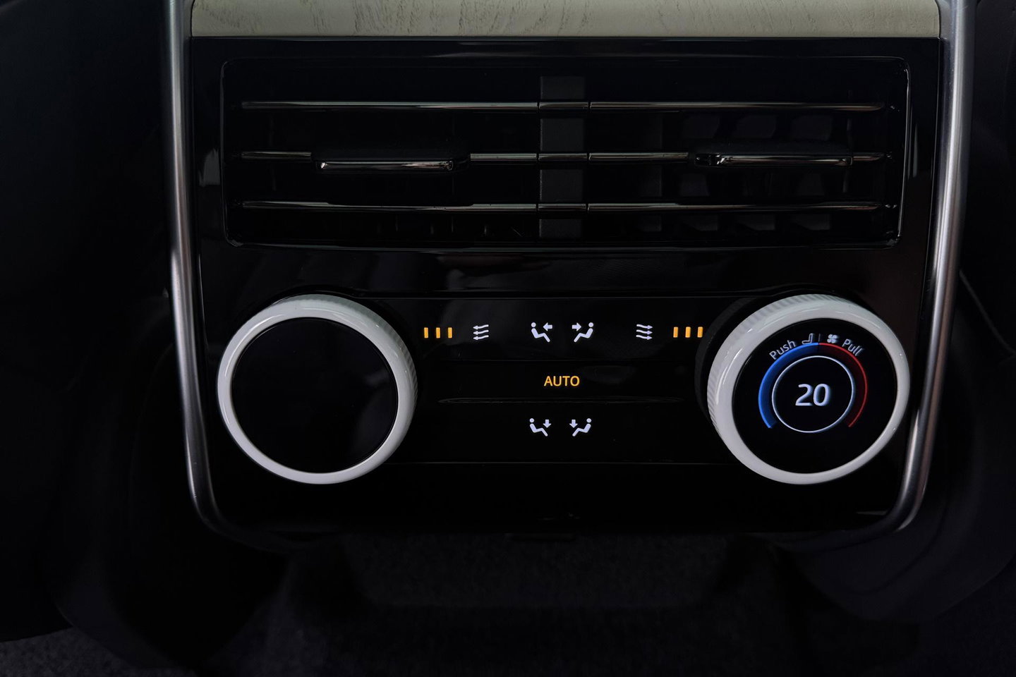 Land Rover Range Rover SV 3.0 P510e SV | Rear Seat Entertainment | Meridian Signature | 23 Inch | Koelbox | ClearSight | Massage