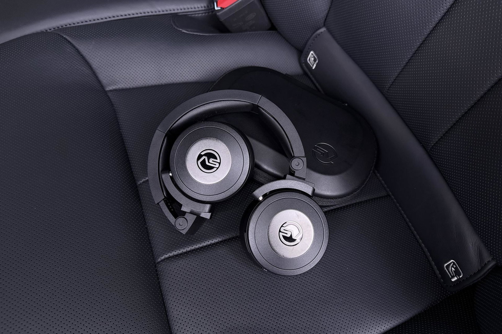 Land Rover Range Rover SV 3.0 P510e SV | Rear Seat Entertainment | Meridian Signature | 23 Inch | Koelbox | ClearSight | Massage