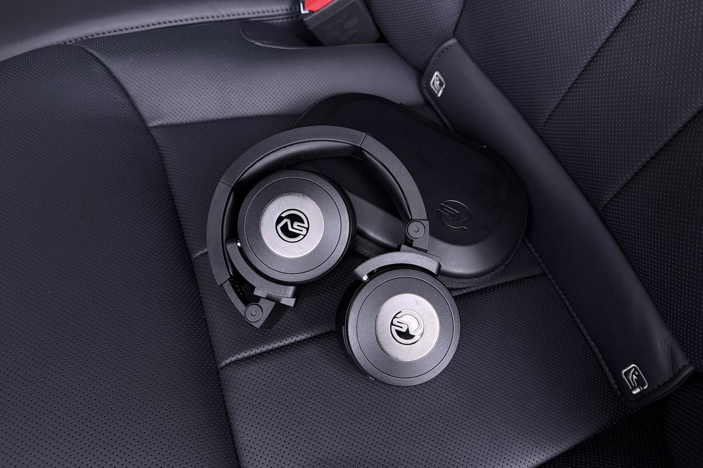 Land Rover Range Rover SV 3.0 P510e SV | Rear Seat Entertainment | Meridian Signature | 23 Inch | Koelbox | ClearSight | Massage